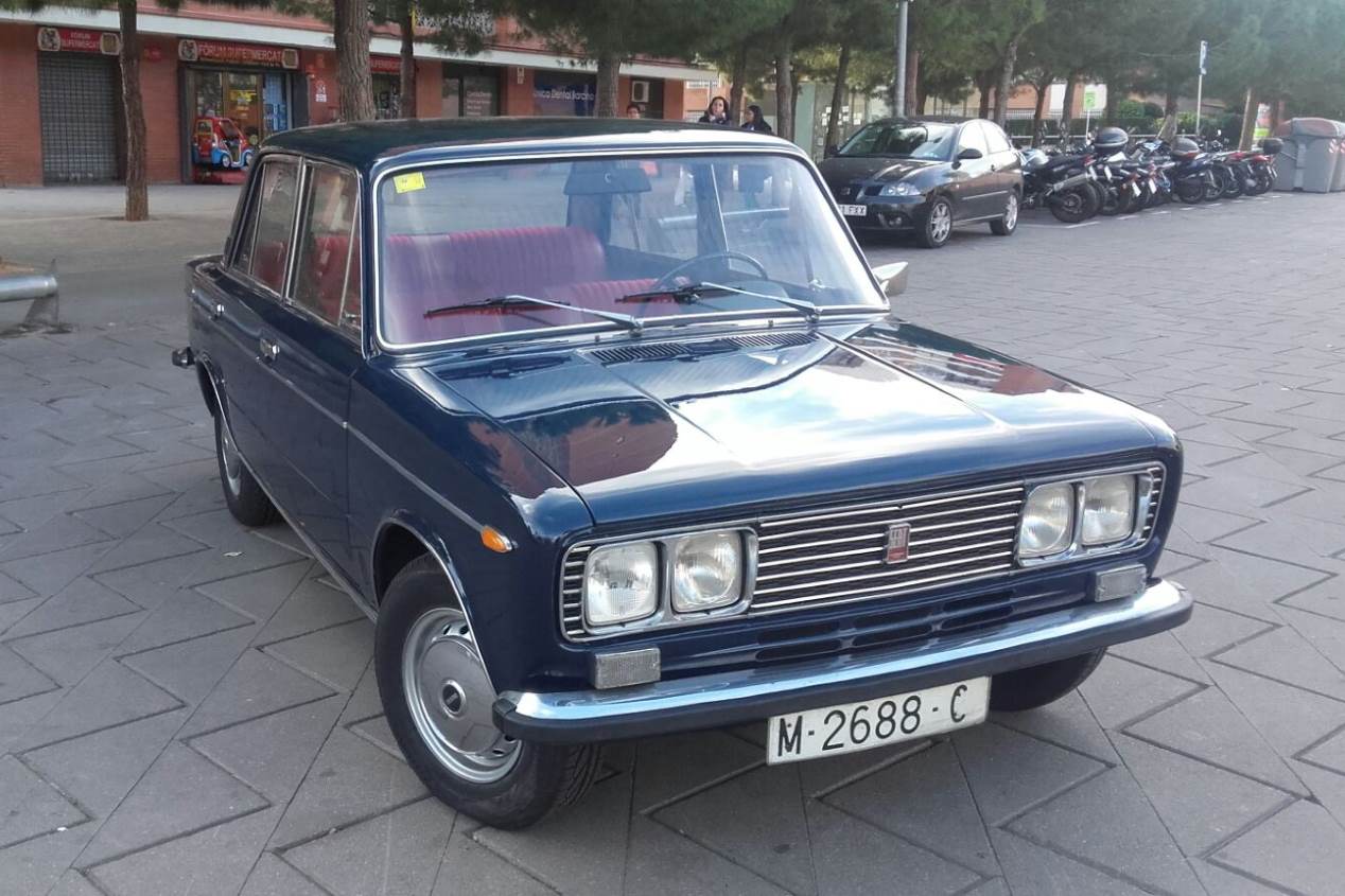 Subastan uno de los primeros coches de Julio Iglesias