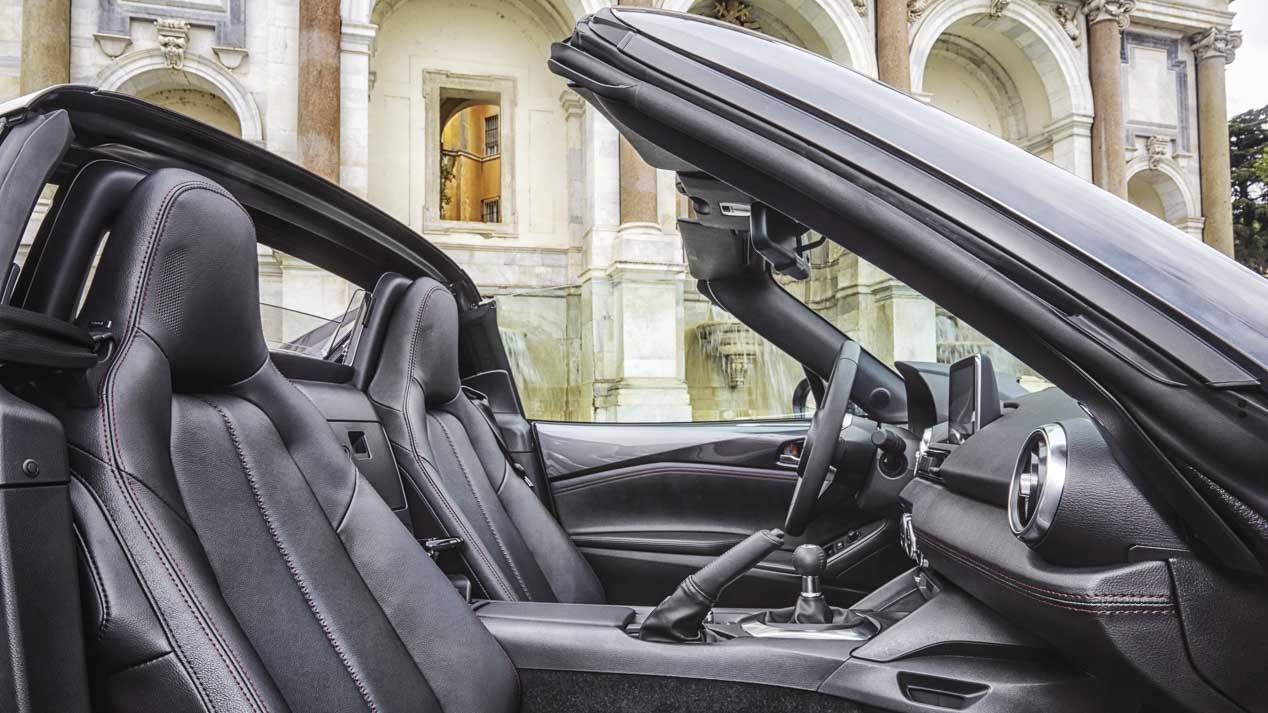Mazda MX-5 RF: roadster con techo duro retráctil