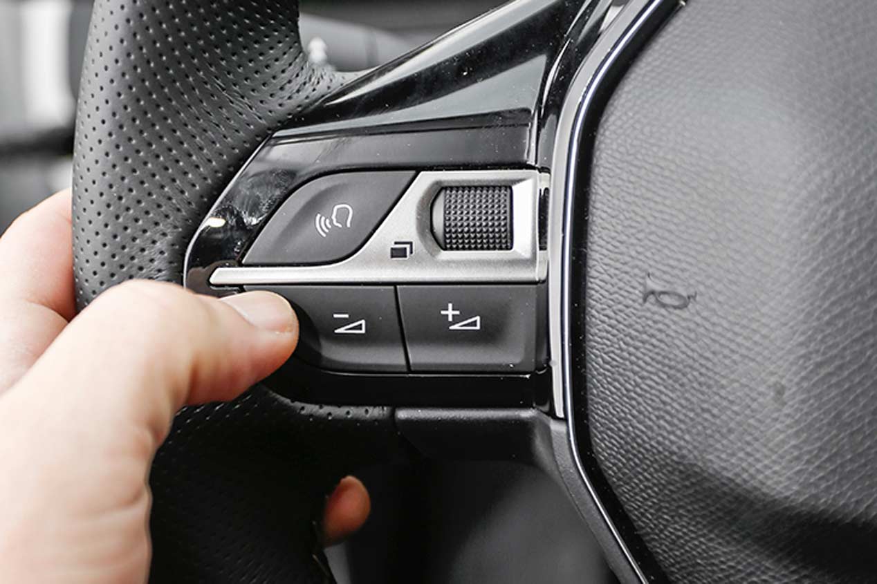 Hyundai Tucson 1.6 GDI vs Peugeot 3008 1.2 PureTech, a prueba