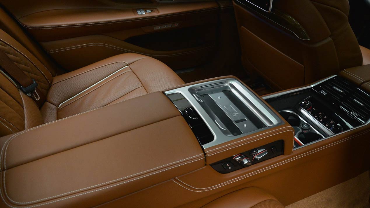 BMW Alpina B7 ALLRAD 038, presumiendo de color marrón