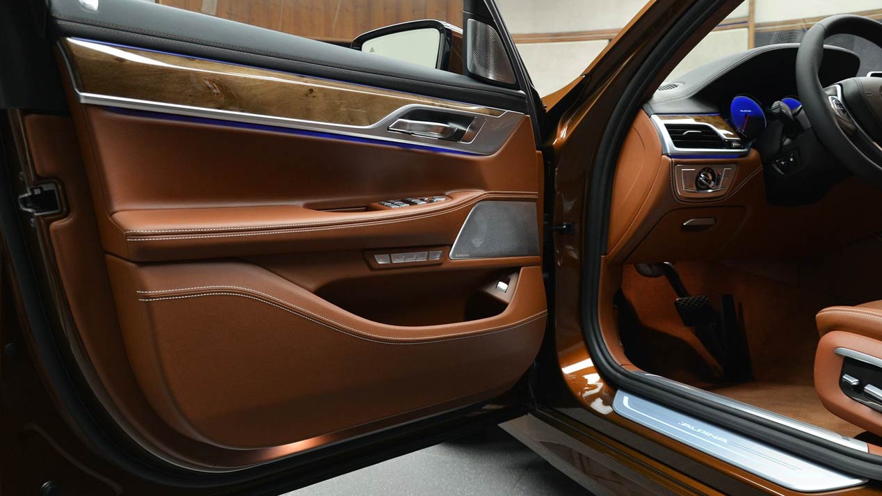 BMW Alpina B7 ALLRAD 038, presumiendo de color marrón