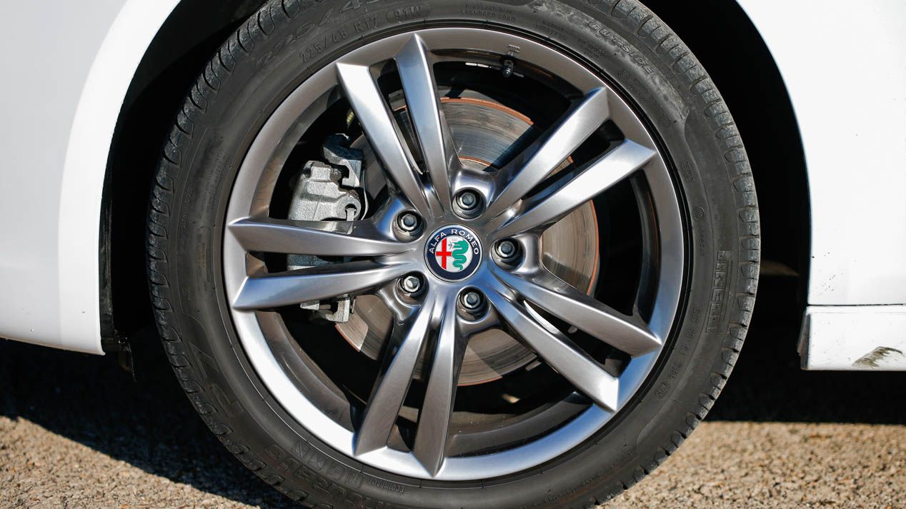 Alfa Romeo Giulietta y Seat León, dos rápidos Diesel enfrentados