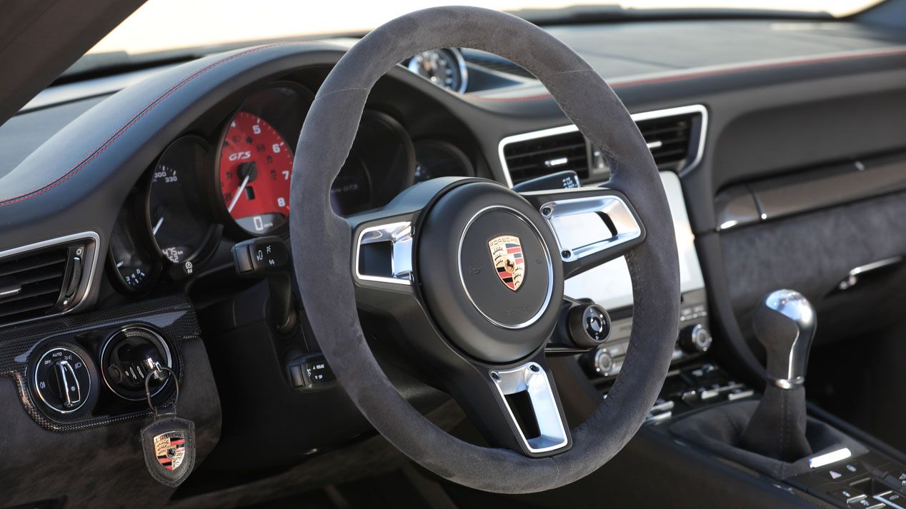 Porsche 911 GTS, un súperdeportivo que enamora cada día o en circuito