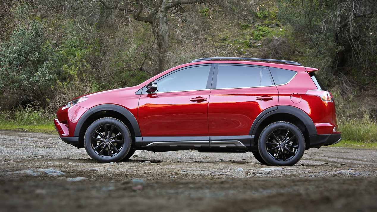 Toyota RAV4 Adventure, con una imagen más campera