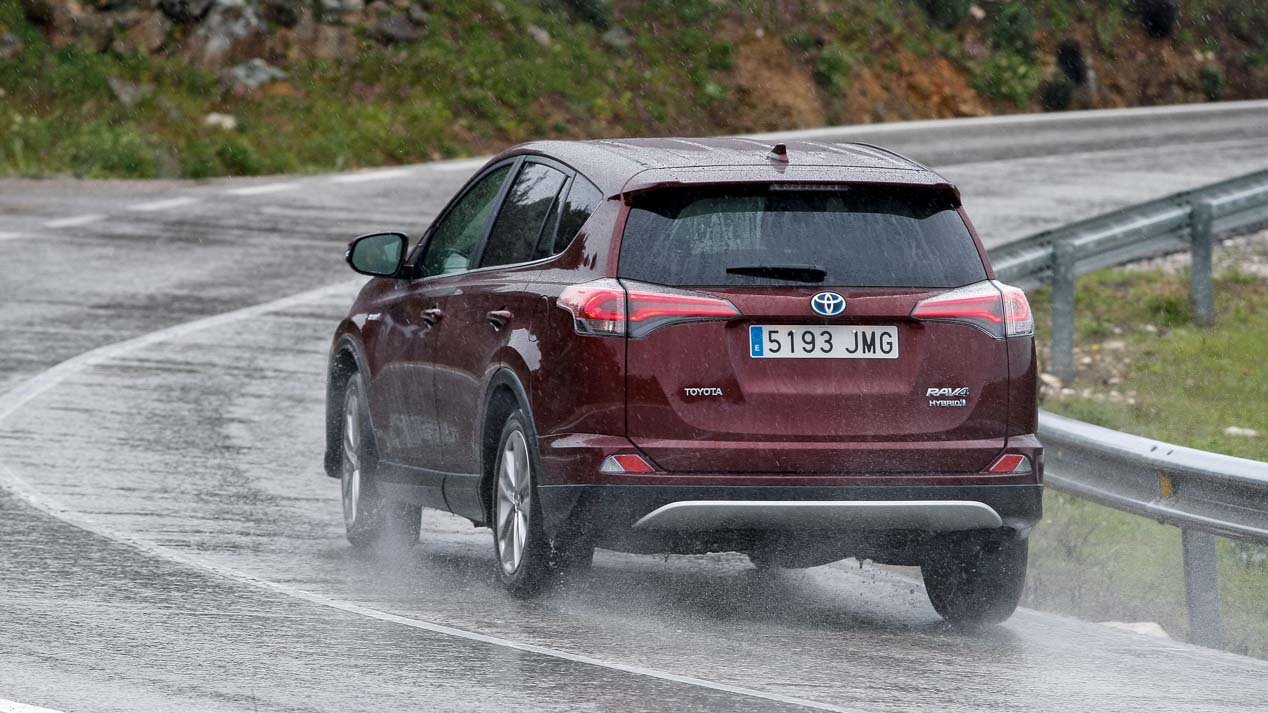 Ford Kuga 2.0 TDCi/180 vs Toyota RAV4 Hybrid, ¿cuál es mejor?