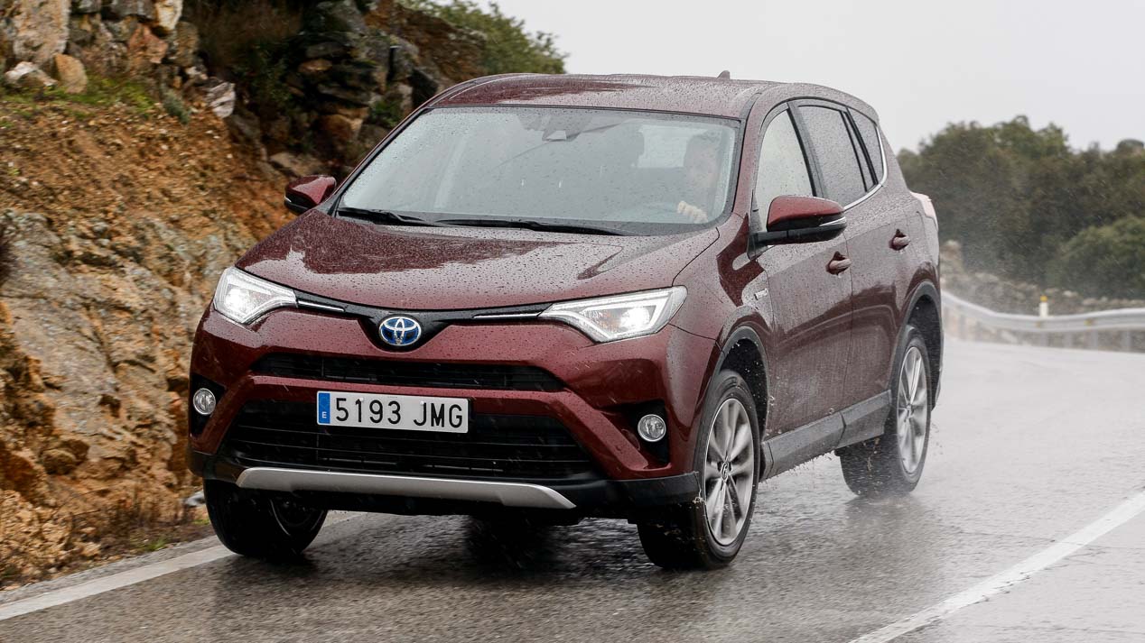 Ford Kuga 2.0 TDCi/180 vs Toyota RAV4 Hybrid, ¿cuál es mejor?