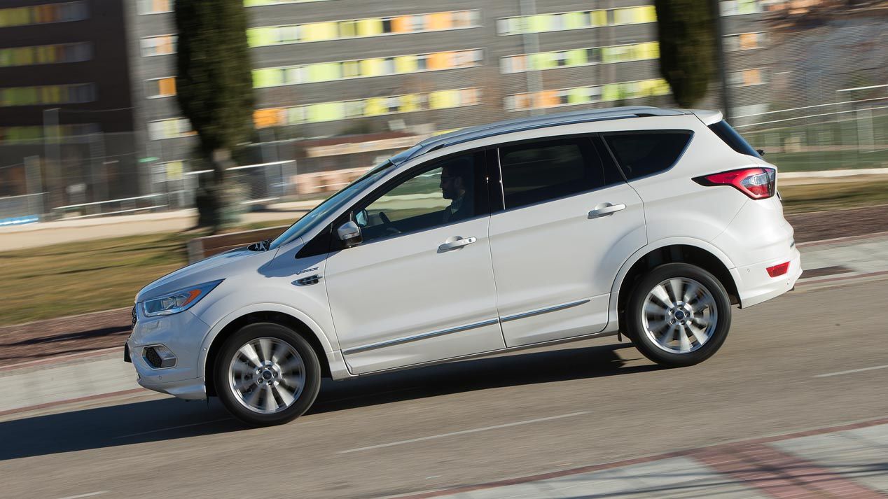 Ford Kuga 2.0 TDCi/180 vs Toyota RAV4 Hybrid, ¿cuál es mejor?