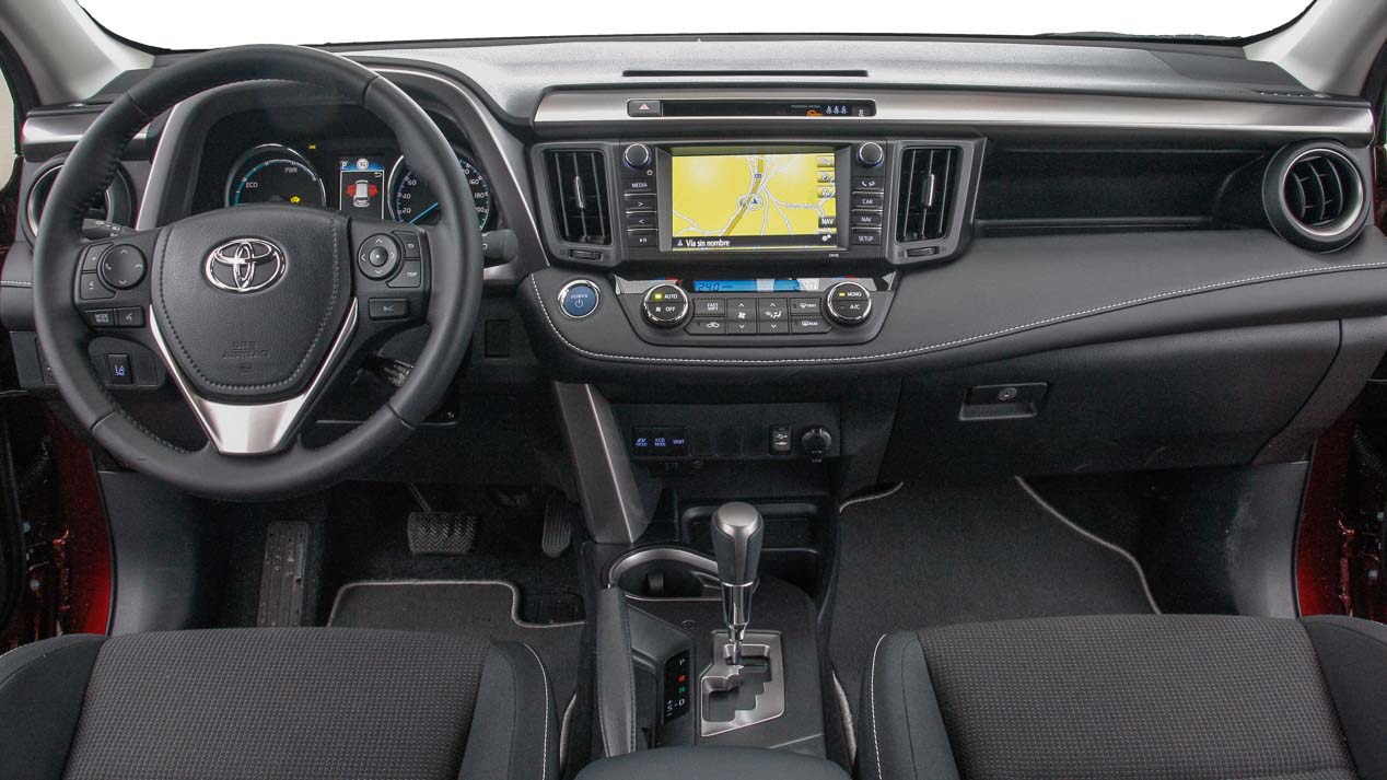 Ford Kuga 2.0 TDCi/180 vs Toyota RAV4 Hybrid, ¿cuál es mejor?