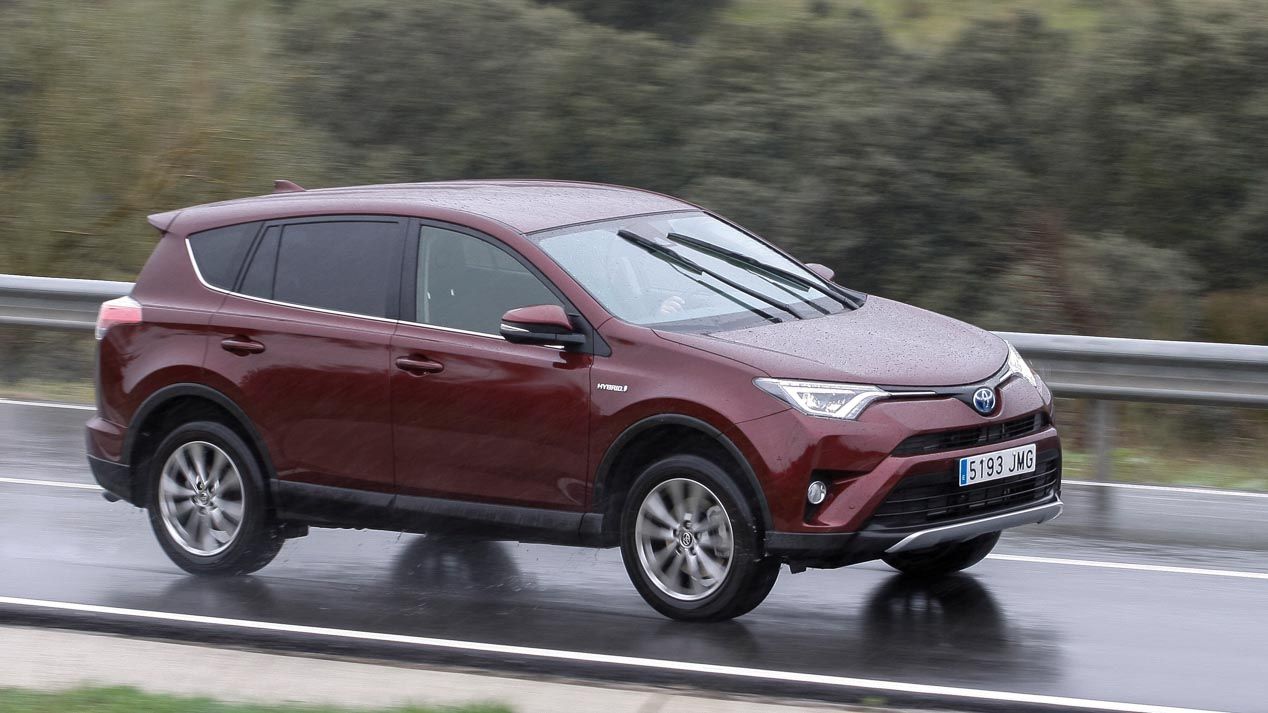Ford Kuga 2.0 TDCi/180 vs Toyota RAV4 Hybrid, ¿cuál es mejor?