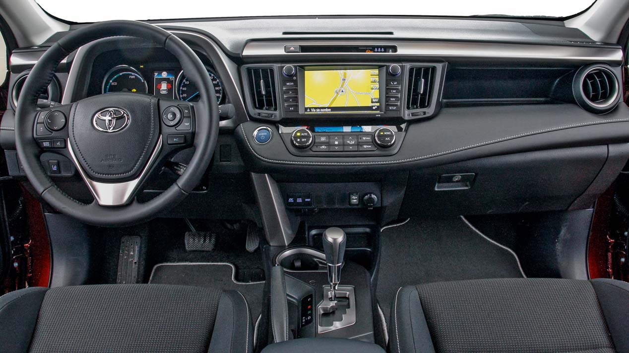 Ford Kuga 2.0 TDCi/180 vs Toyota RAV4 Hybrid, ¿cuál es mejor?