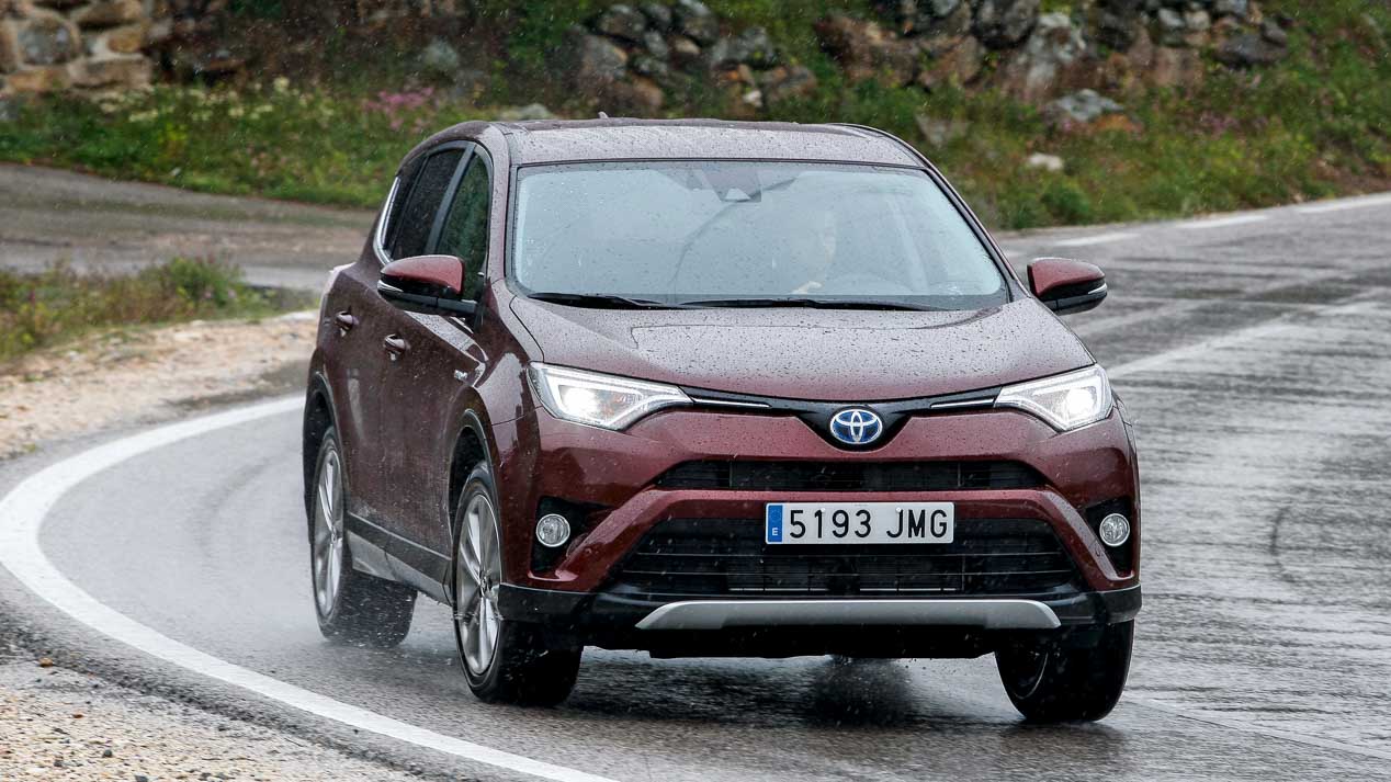 Ford Kuga 2.0 TDCi/180 vs Toyota RAV4 Hybrid, ¿cuál es mejor?