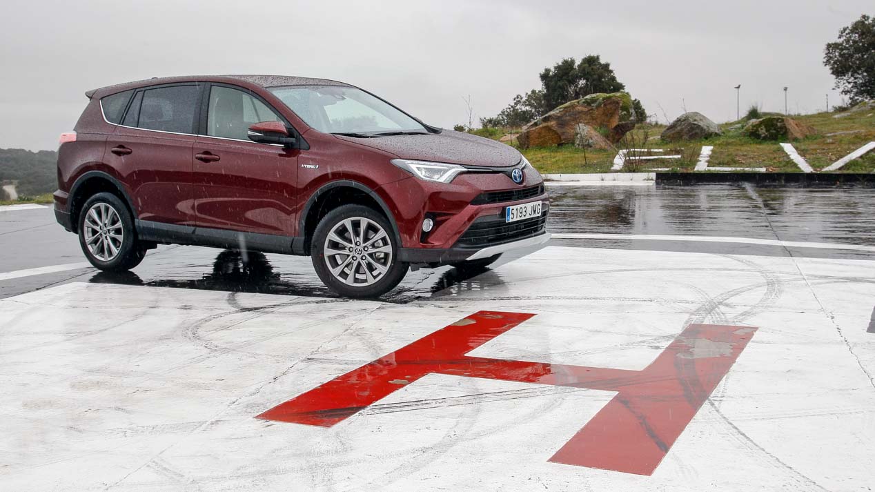 Ford Kuga 2.0 TDCi/180 vs Toyota RAV4 Hybrid, ¿cuál es mejor?