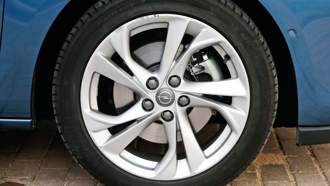 Opel Astra 1.6 CDTi vs Seat León 1.6 TDi: ¿qué compacto es mejor?