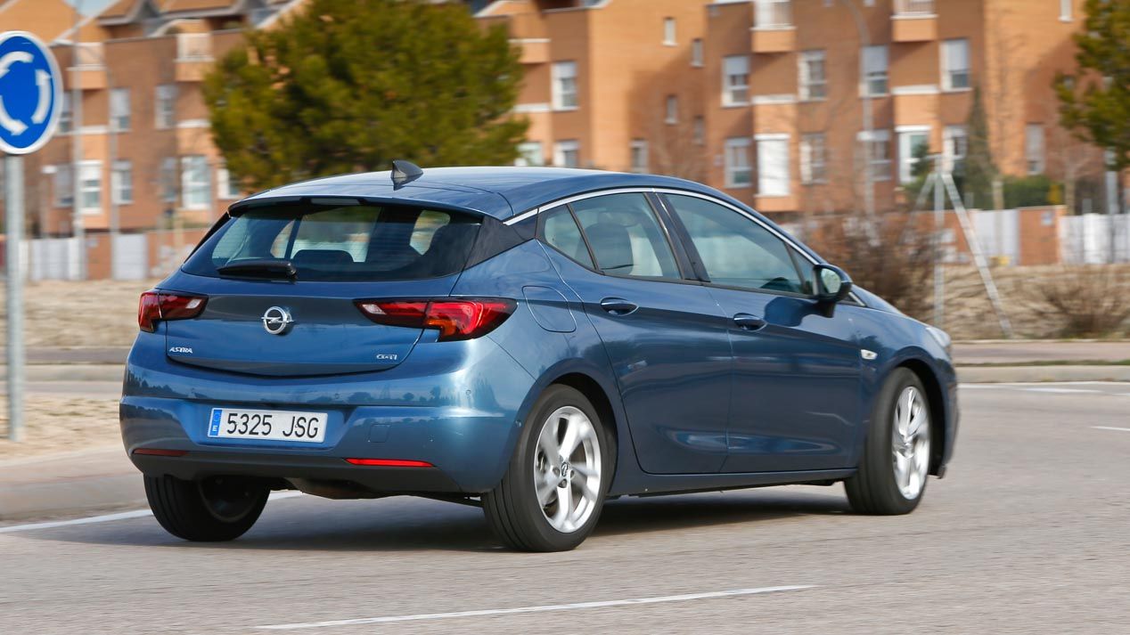 Opel Astra 1.6 CDTi vs Seat León 1.6 TDi: ¿qué compacto es mejor?