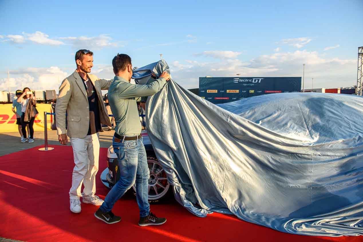 El súper coche de carreras de Tesla: EGT Tesla V2.0