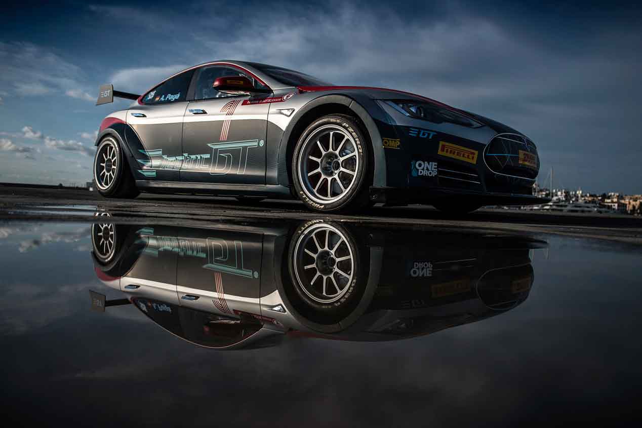El súper coche de carreras de Tesla: EGT Tesla V2.0