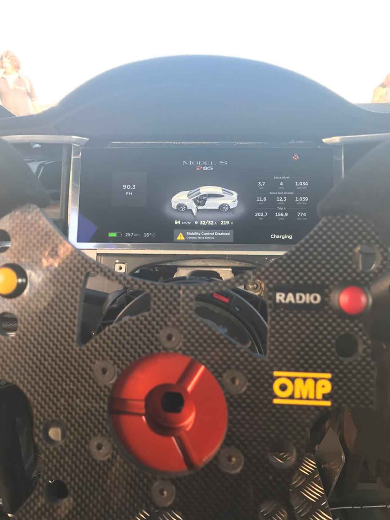 El súper coche de carreras de Tesla: EGT Tesla V2.0
