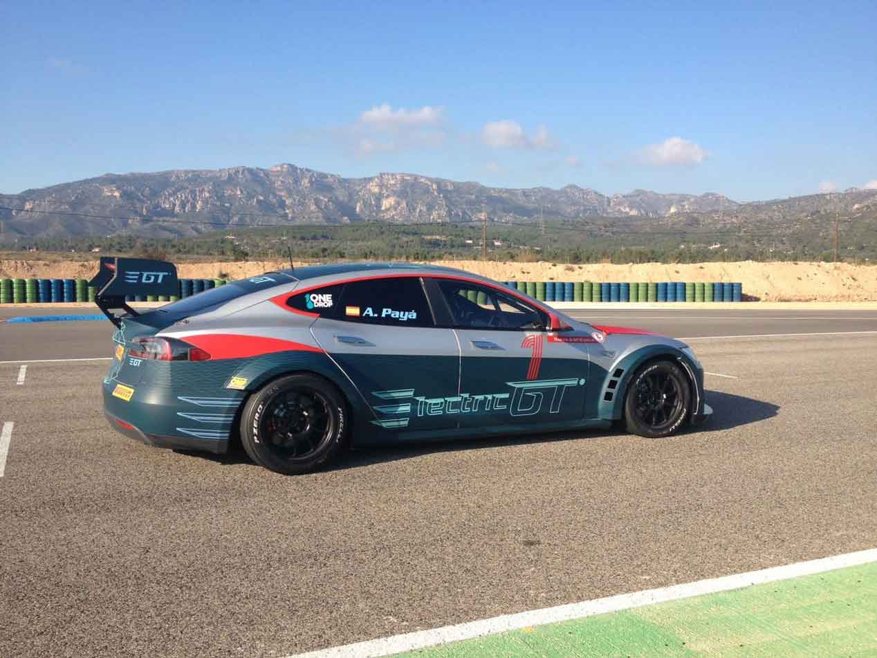 El súper coche de carreras de Tesla: EGT Tesla V2.0