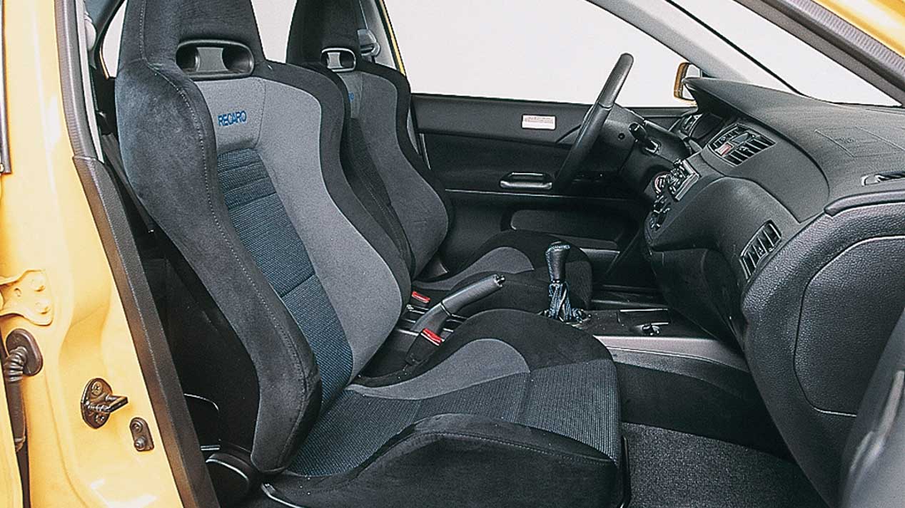 Dos leyendas deportivas: Mitsubishi EVO VII vs Subaru Impreza WRX STi