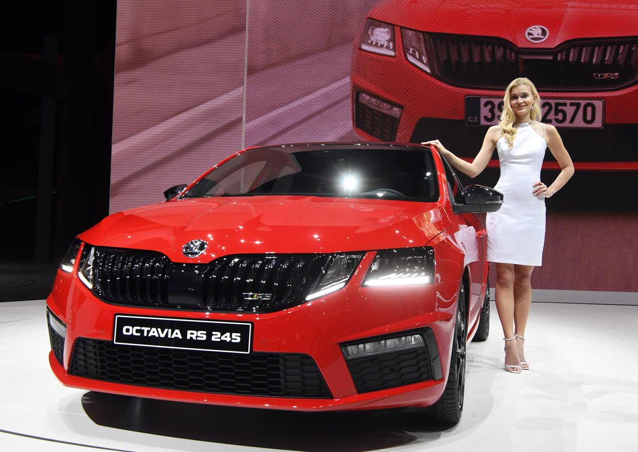 Las chicas más guapas del Salón de Ginebra 2017