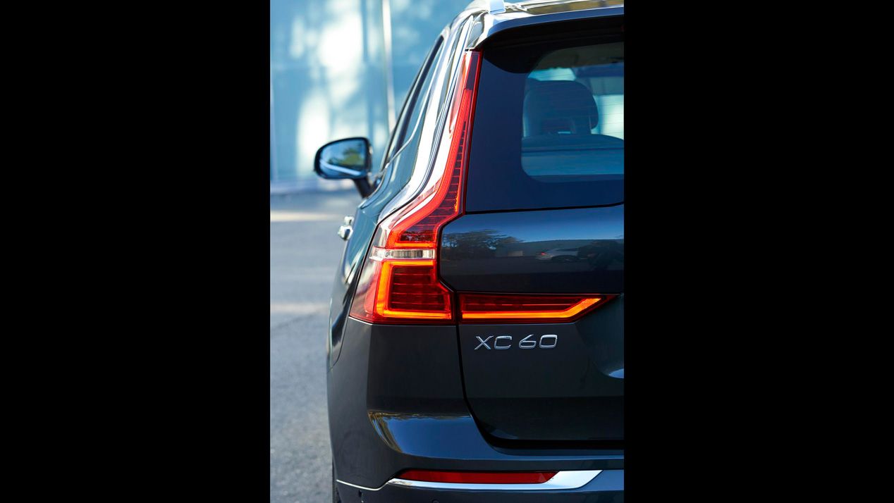 Volvo XC60, el SUV sueco se hace más grande, seguro y habitable e incluye una variante híbrida enchufable
