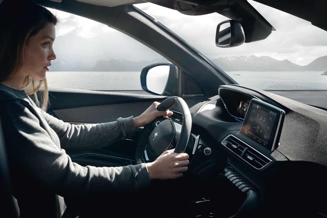 Peugeot 3008 1.2 PureTech EAT6, más madera