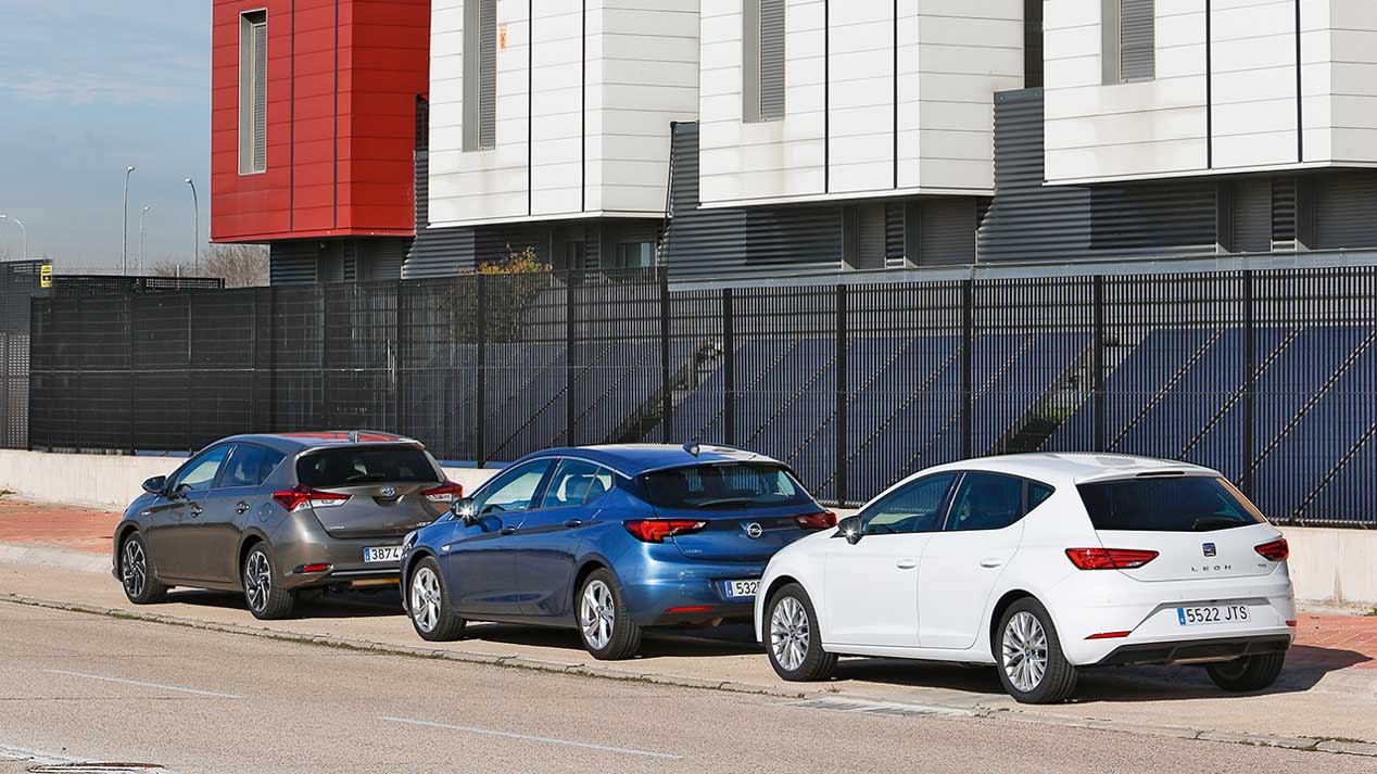 Seat León Diesel, Opel Astra Diesel y Toyota Auris híbrido, en fotos