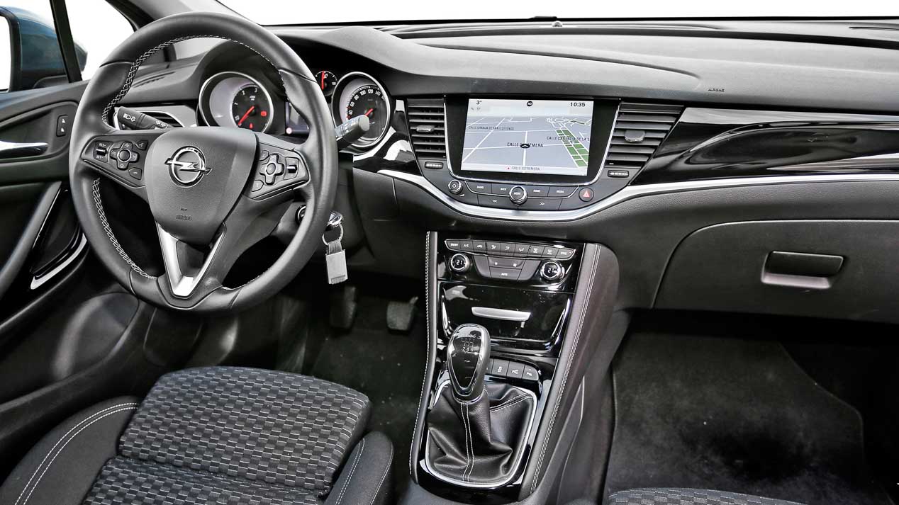 Seat León Diesel, Opel Astra Diesel y Toyota Auris híbrido, en fotos
