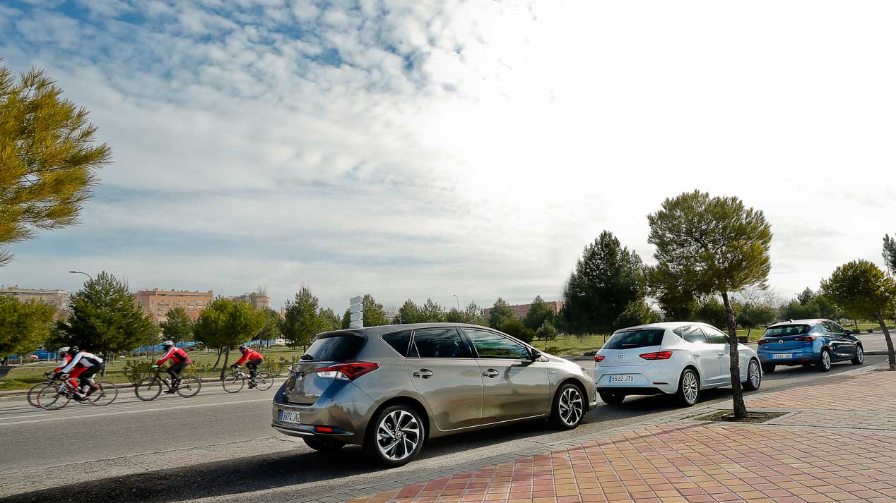 Seat León Diesel, Opel Astra Diesel y Toyota Auris híbrido, en fotos