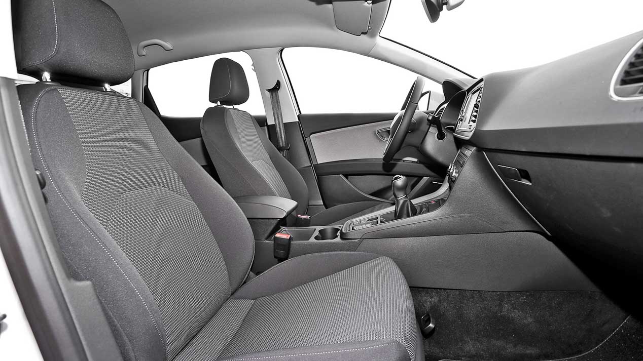 Seat León Diesel, Opel Astra Diesel y Toyota Auris híbrido, en fotos