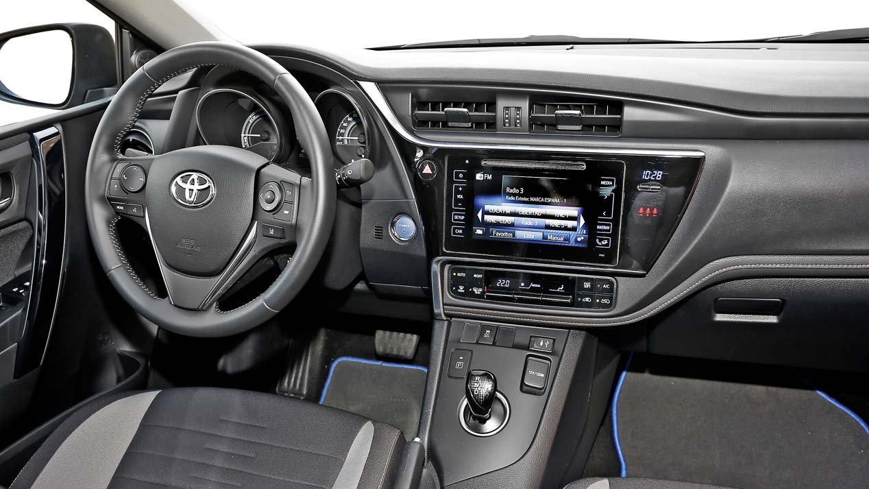 Seat León Diesel, Opel Astra Diesel y Toyota Auris híbrido, en fotos