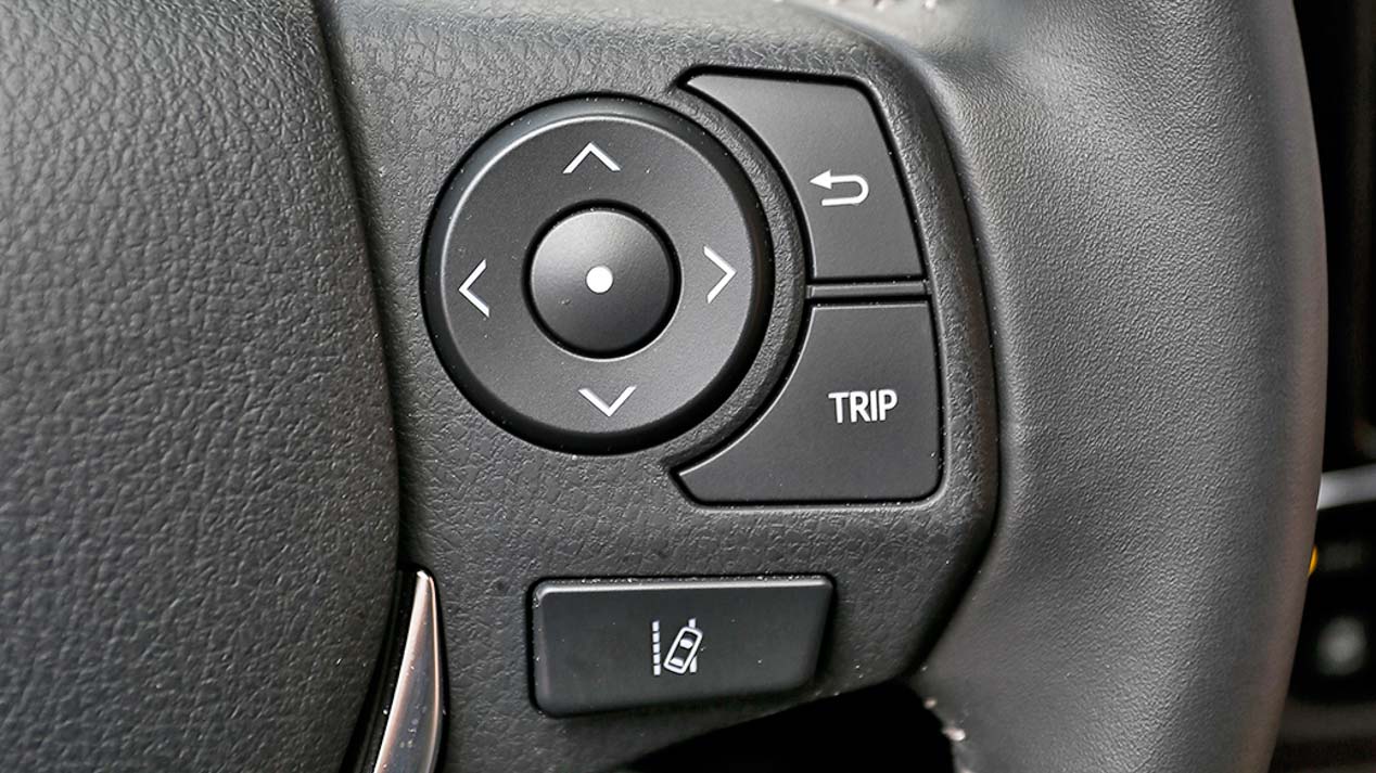 Seat León Diesel, Opel Astra Diesel y Toyota Auris híbrido, en fotos