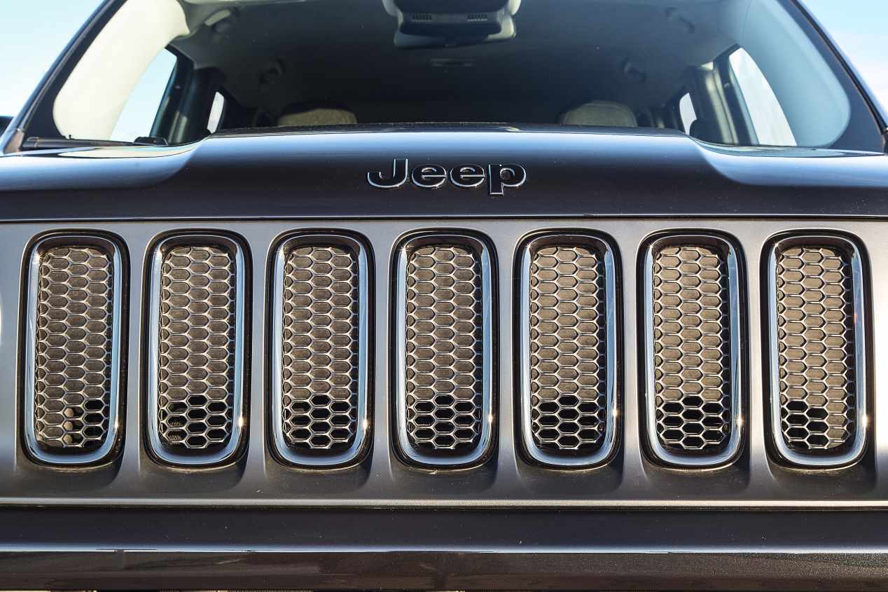 Nuevas ediciones especiales Jeep Renegade Night Eagle II y Deserthawk