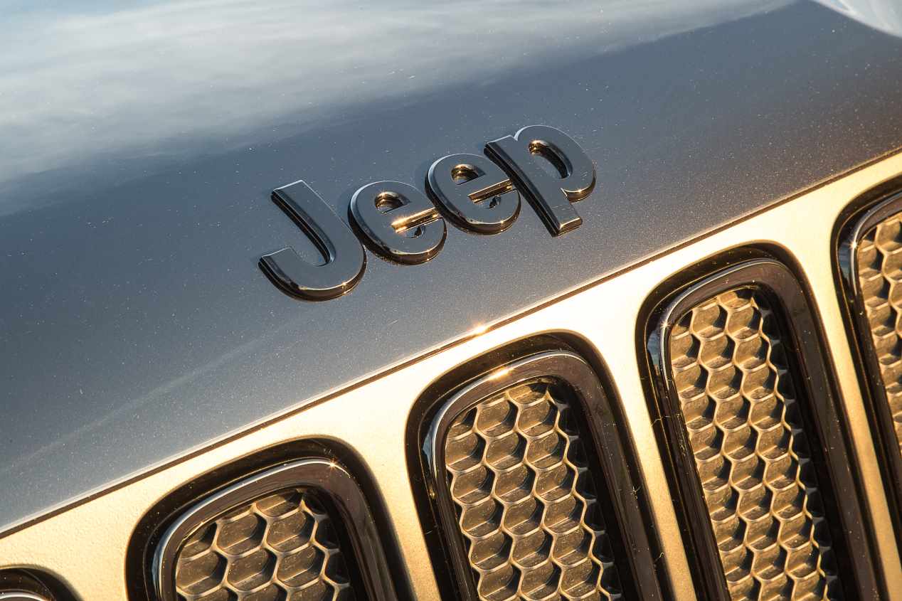 Nuevas ediciones especiales Jeep Renegade Night Eagle II y Deserthawk