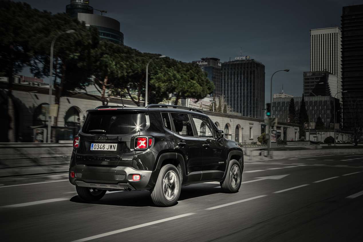 Nuevas ediciones especiales Jeep Renegade Night Eagle II y Deserthawk