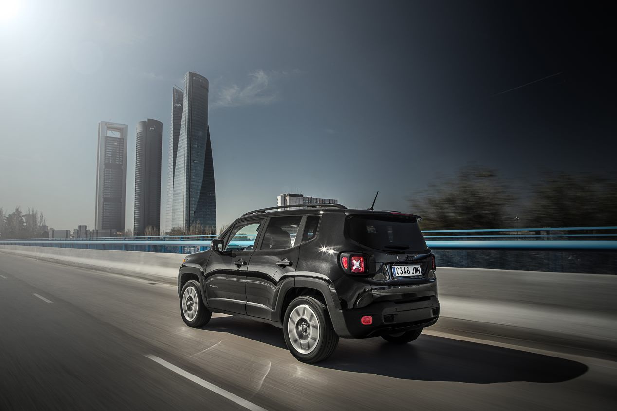 Nuevas ediciones especiales Jeep Renegade Night Eagle II y Deserthawk