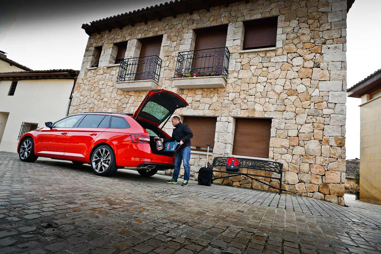 Skoda Superb Combi 2.0 TSI 4x4 Sportline: muy amplio y deportivo