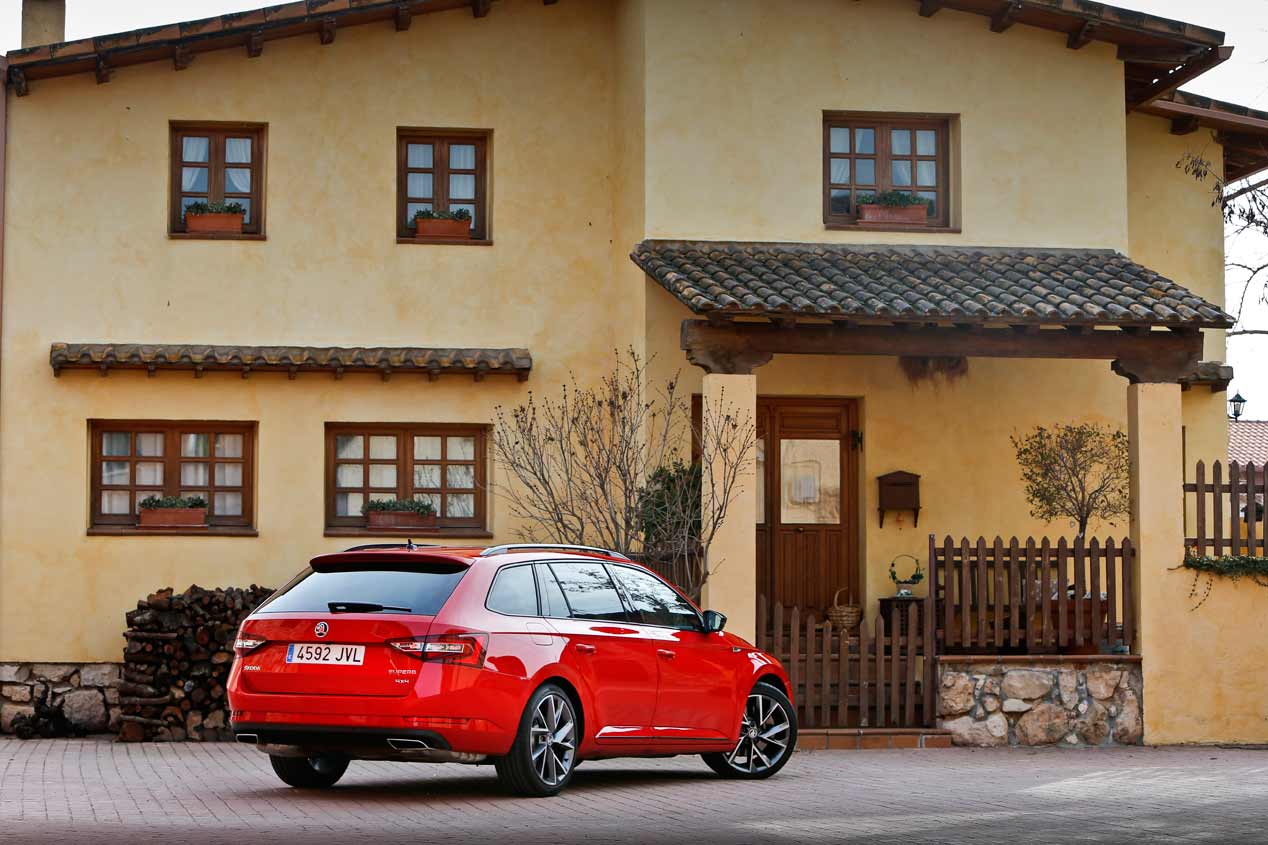 Skoda Superb Combi 2.0 TSI 4x4 Sportline: muy amplio y deportivo