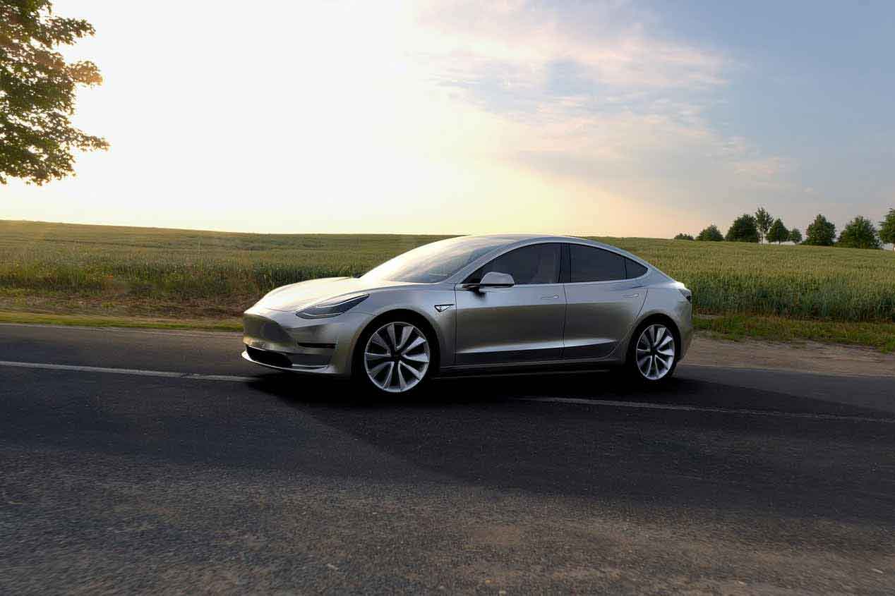 Elon Musk prueba su nuevo coche: el Tesla Model 3