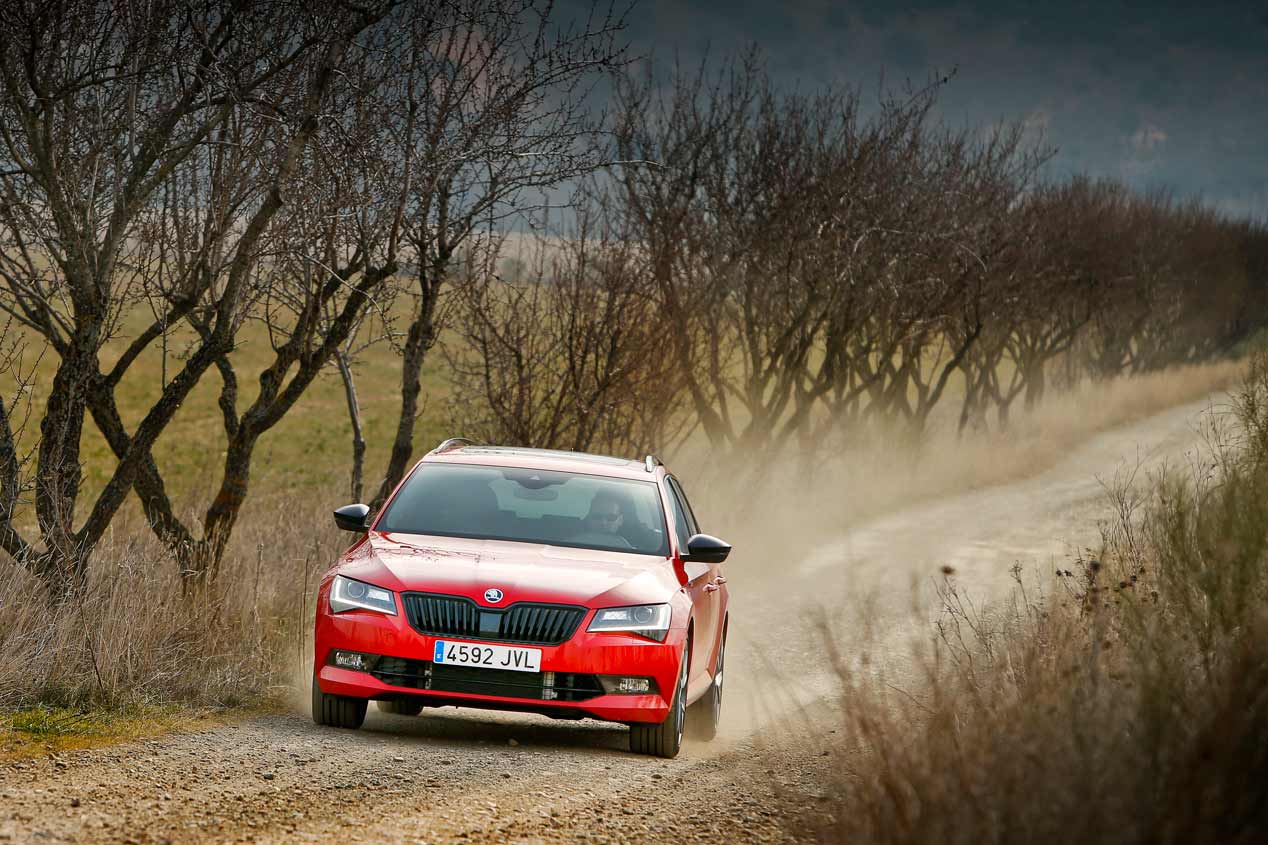 Skoda Superb Combi 2.0 TSI 4x4 Sportline: muy amplio y deportivo