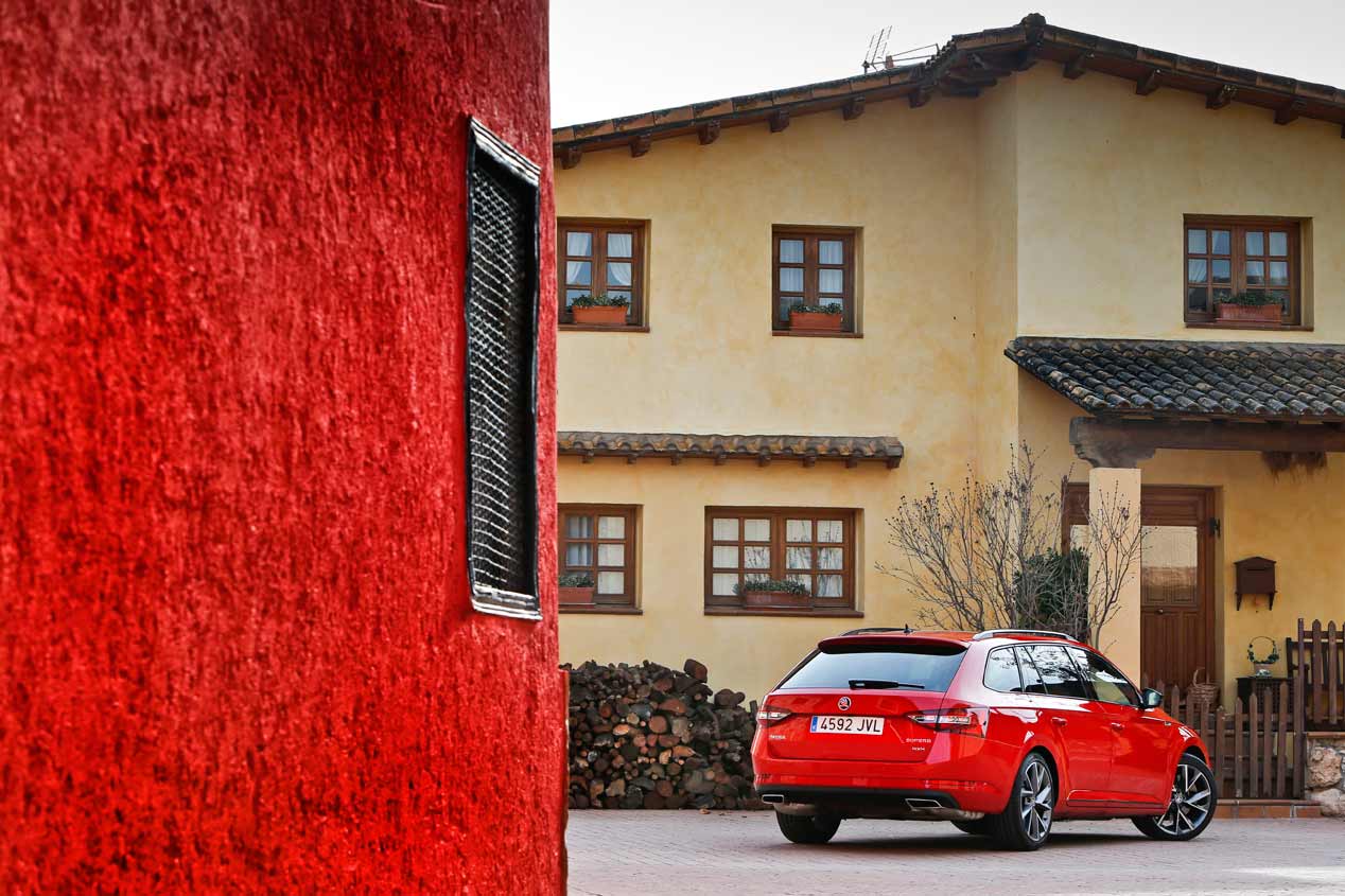 Skoda Superb Combi 2.0 TSI 4x4 Sportline: muy amplio y deportivo
