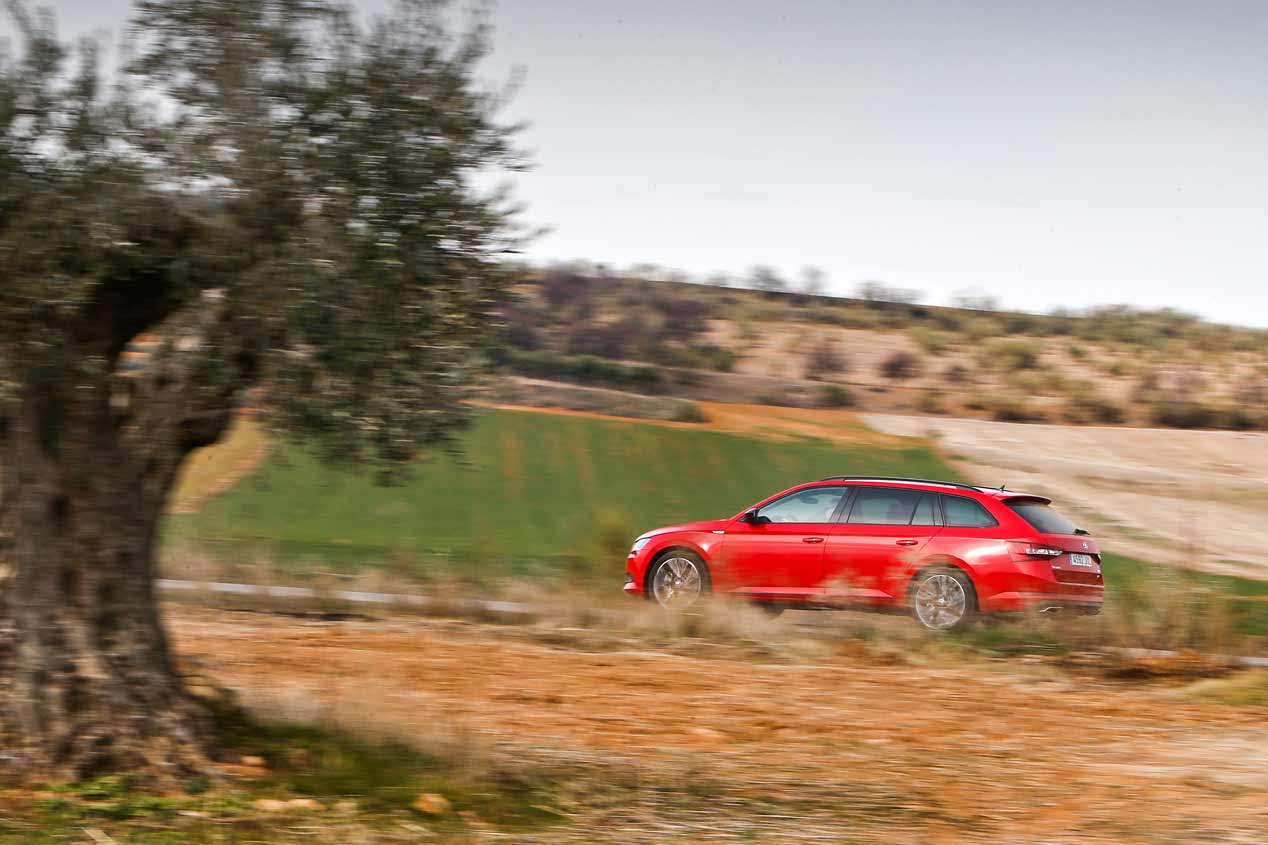 Skoda Superb Combi 2.0 TSI 4x4 Sportline: muy amplio y deportivo