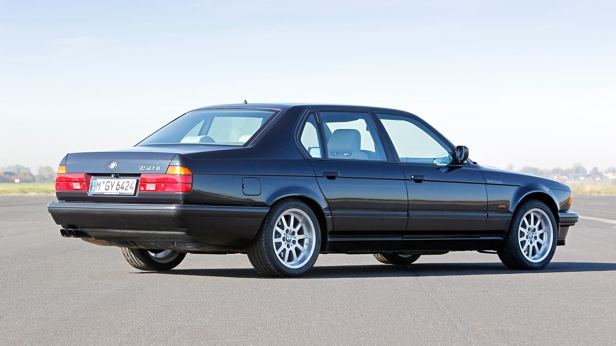 El icónico motor V12 de gasolina de BMW cumple 30 años.