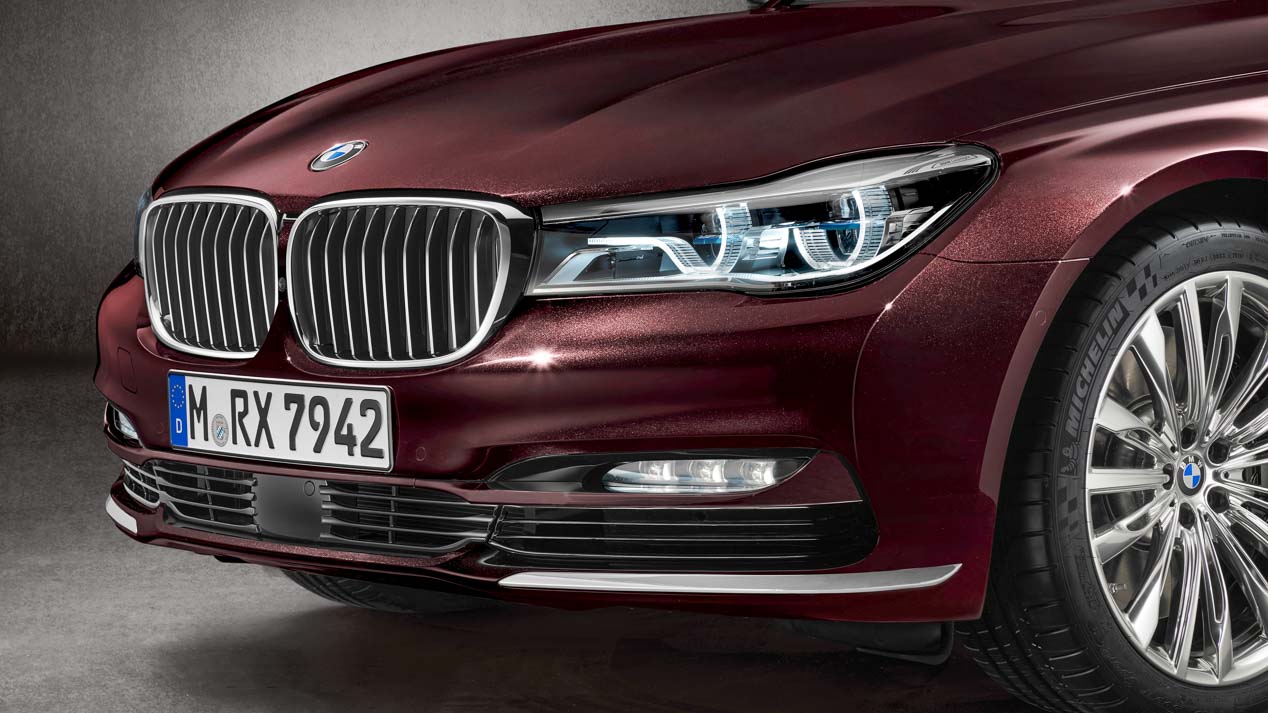 El icónico motor V12 de gasolina de BMW cumple 30 años.