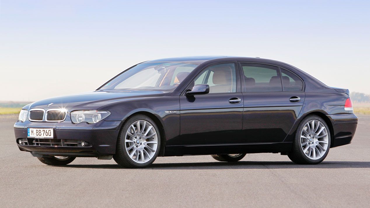 El icónico motor V12 de gasolina de BMW cumple 30 años.