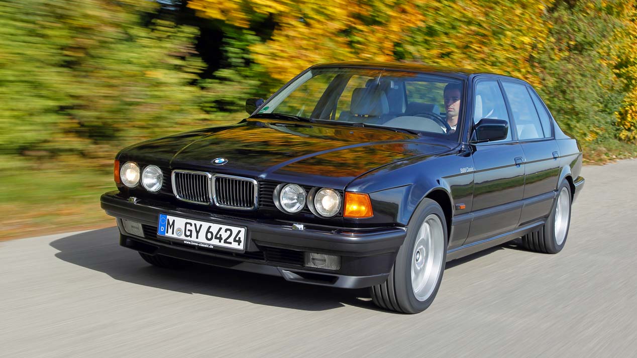 El icónico motor V12 de gasolina de BMW cumple 30 años.