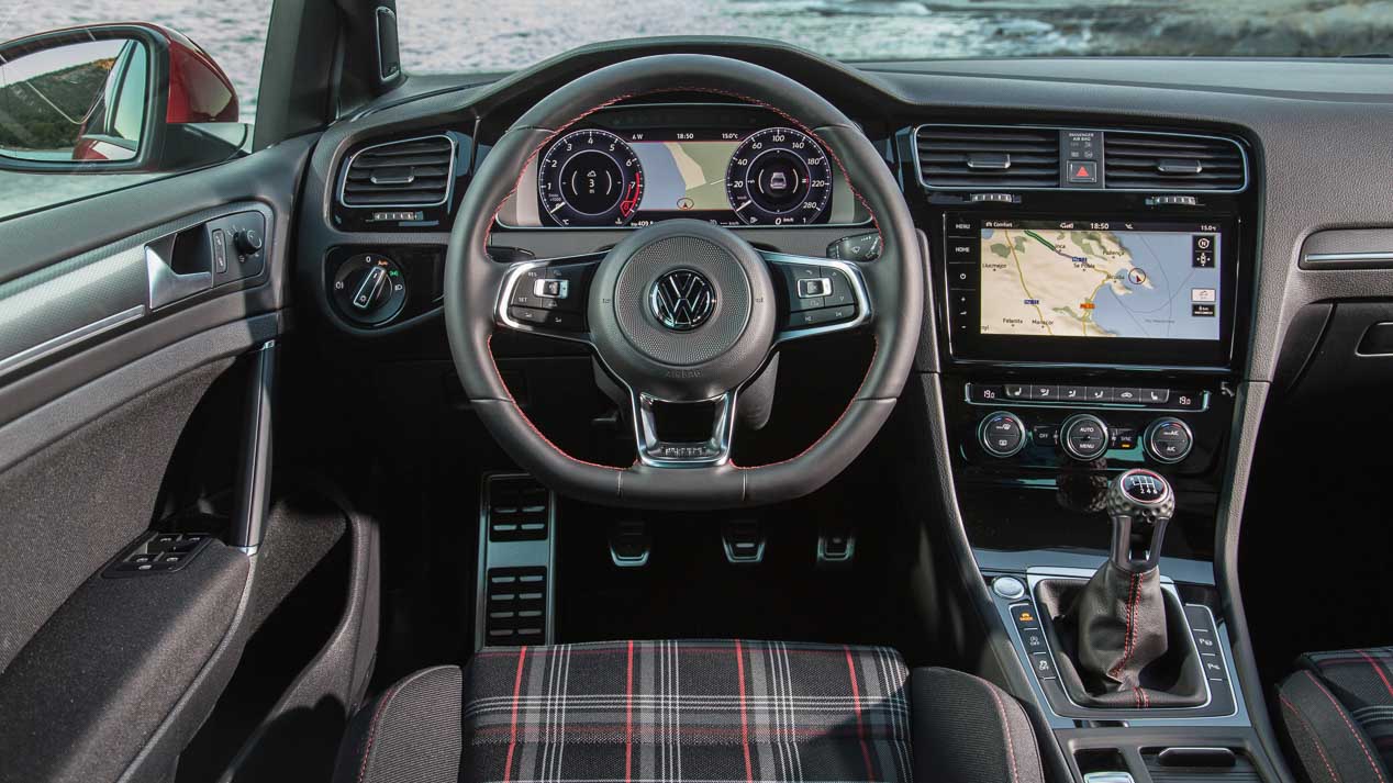 Probamos los Golf más deportivos: GTi Performance y Golf R