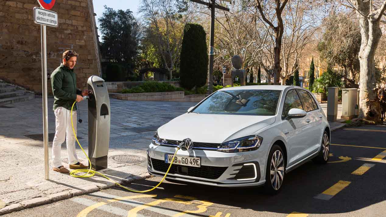 VW e-Golf y Golf GTE, probamos los Golf más eficientes