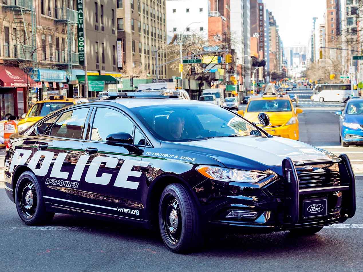 Ford Police Responder Hybrid Sedan y Nissan Copzilla, los futuros coches patrulla de la policía estadounidense