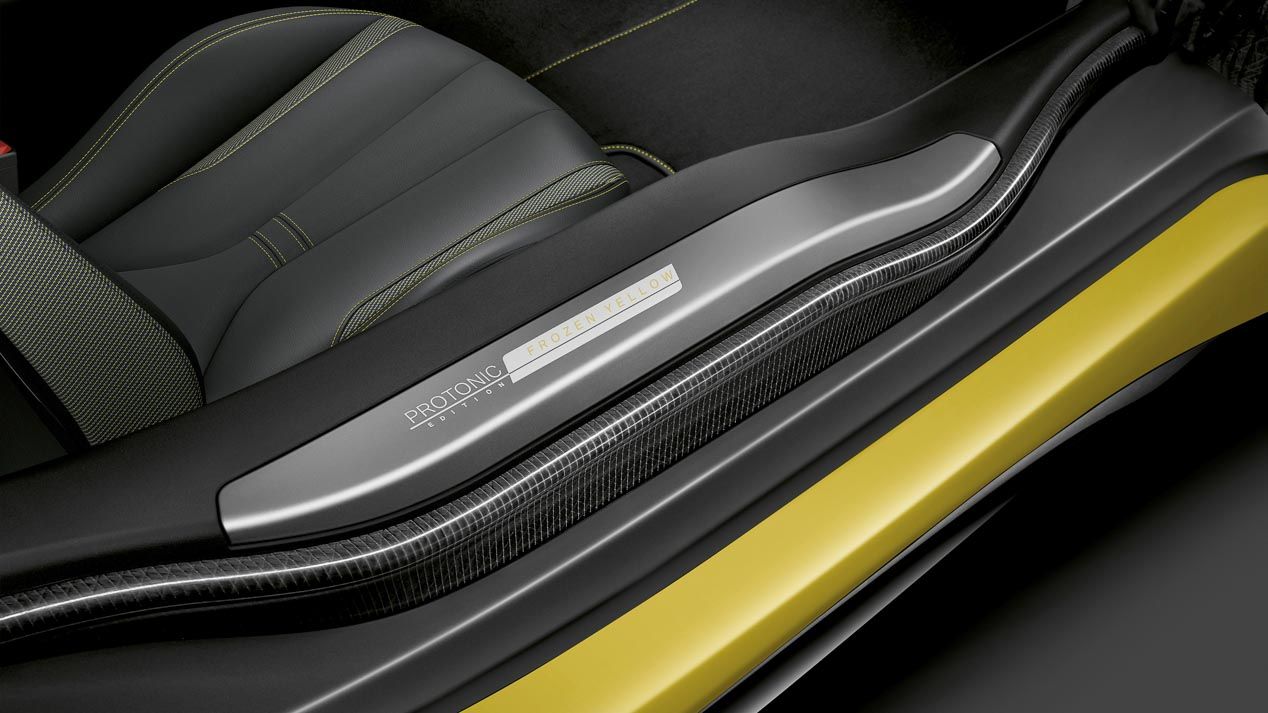 BMW desvela el i8 Protonic Frozen Yellow y el Serie 5 de batalla larga